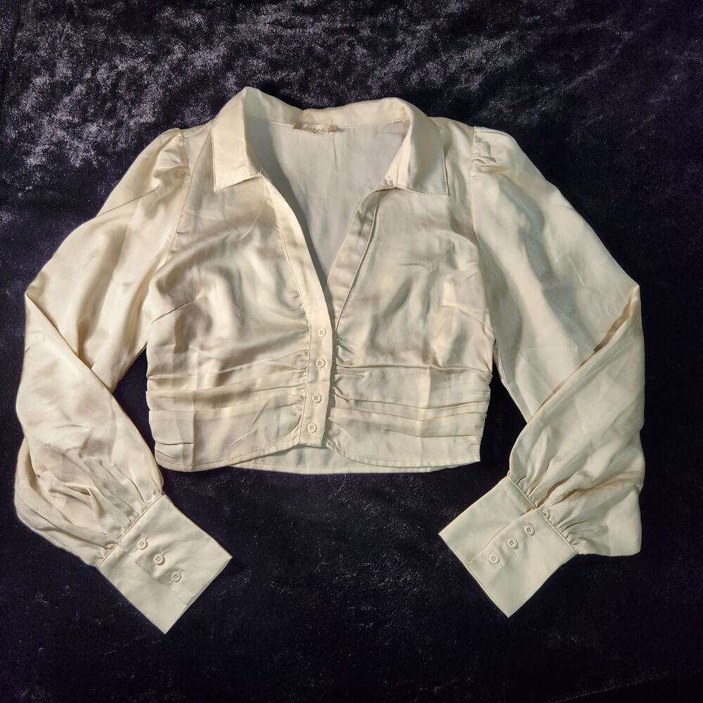 Altr'd State Satin Off-White Button-up crop Cardigan blouse - Medium Boho Chic